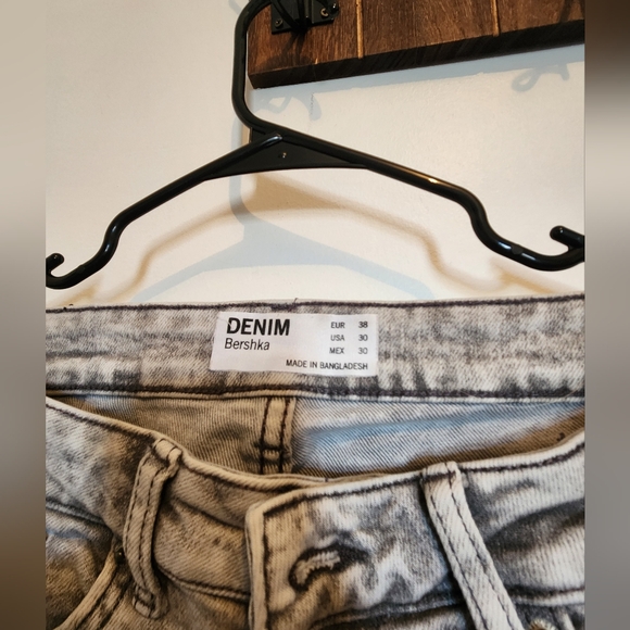 H&M Jeans - Picture 2 of 2